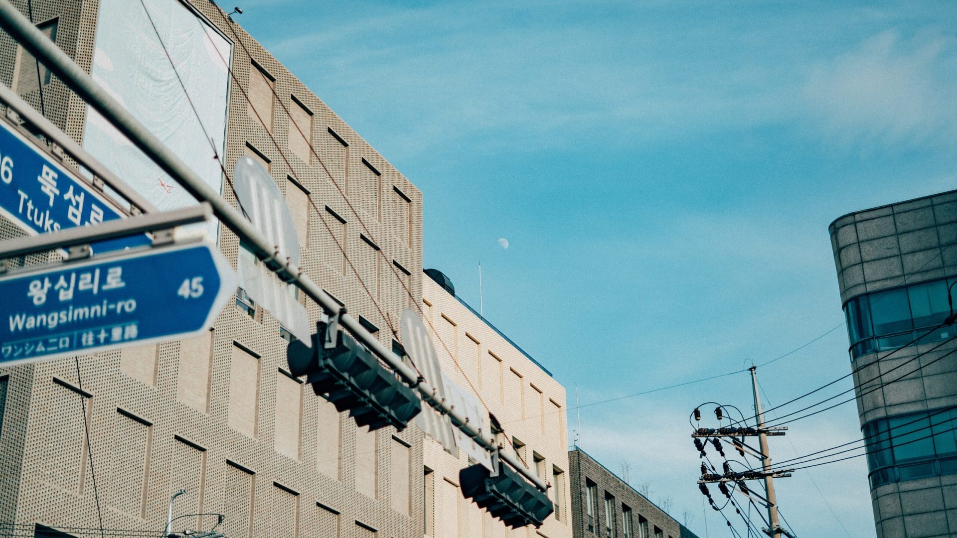 daniel-bernard-8-Cm1nIhURs-unsplash